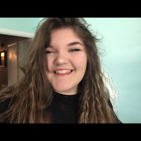 Meet your Posher, Quinn - Picture 1 of 1